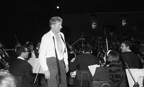 Danny Kaye enlists in the ranks of Keren Hayesod and appears with the Gadna Orchestra after the Six Day War