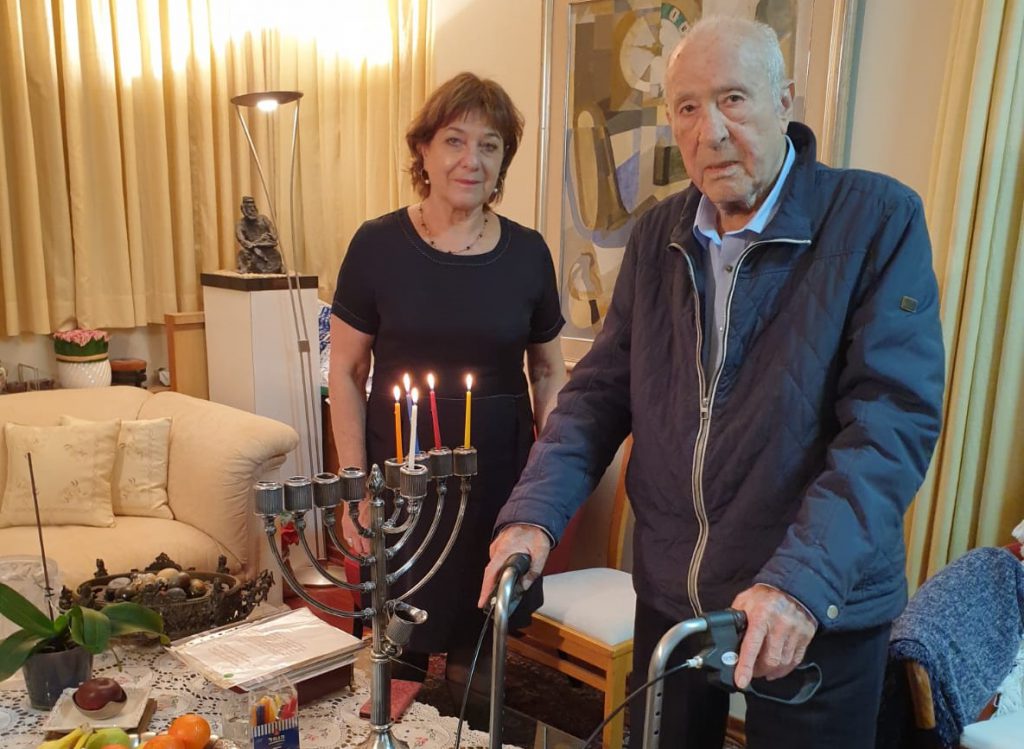 holocaust survivres lightning candles